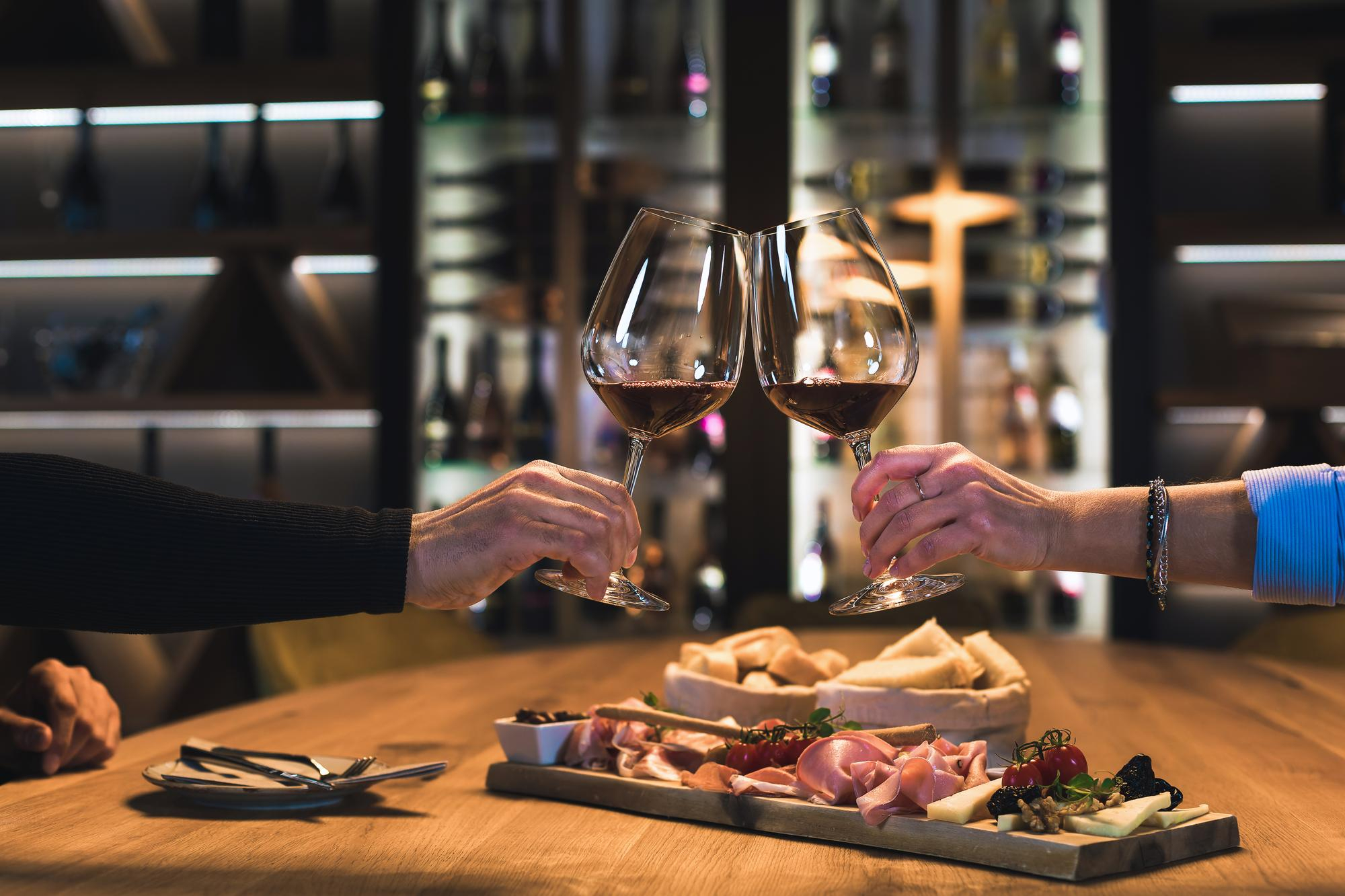 Maridajes perfectos: vinos recomendados en Restaurante 77